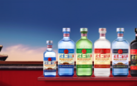 永丰牌国潮小方瓶·京酣一号系列白酒，推动新北京、新味道、新潮流的二锅头新时代